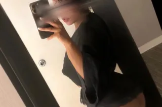 🤤Pretty KiTTY😻😻 TiGHT Grip 💋 •... - Image 2