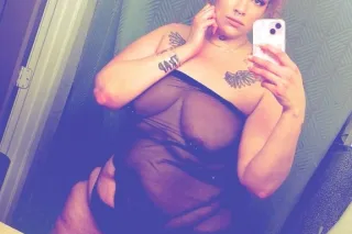 Thick Thigh Thursday with 6'3 ... - Image 1