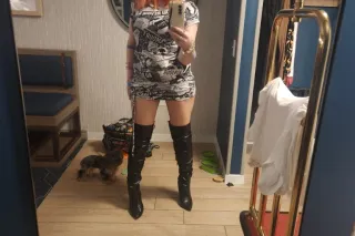 slut me out for tonight - Image 5