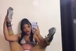 No holiday plans feeling lonel... - Image 2