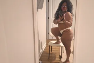 Yummy yum cum down in mysuper soaker lets have play date 💧 🚿 🚰 🚱 come play - Image 1