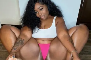 Big voluptuous bubble booty 😋🍑... - Image 3