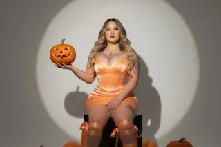 Sexy💕 curvy🥰 German doll ready to serve your every want and need!!!!😊😊 - Image 1