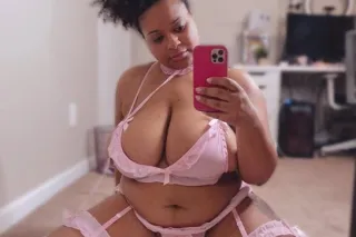 🌲I'm bbw Yesmin back in town ✅$50 deposit must for all appointments💖Two girl special💋Available for 🎀Incall/Outcall and Car call/Hotel Fun Provide VIP Service🌲 - Image 3