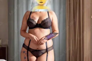 💋👀Not A Good Idea… But Hard To... - Image 3