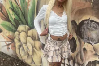 outcalls and car dates - Image 11