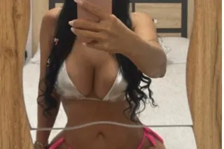 😋Hello Im looking for a man😜 -... - Image 1