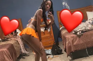 💋Pretty Petite & Ready to Meet... - Image 1