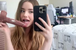 Very sweet and Petite 💋 Real a... - Image 4