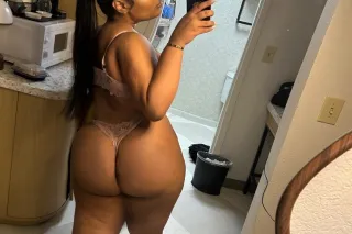 NEW GIRL ✅ Freaky Filipina Bombshell⭐⭐⭐⭐⭐Cum make this tight pssy SQUIRT 💦 Catch me while I'm here🥰✈ - Image 5