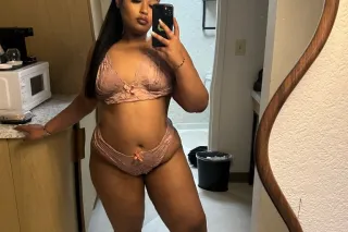 NEW GIRL ✅ Freaky Filipina Bombshell⭐⭐⭐⭐⭐Cum make this tight pssy SQUIRT 💦 Catch me while I'm here🥰✈ - Image 6