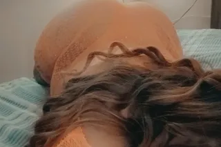 JAW DROPPING LATINA - Image 3