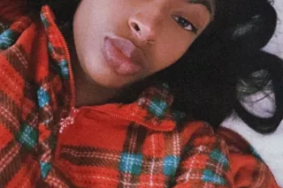 💋 Caught scrolling again Let’s... - Image 3