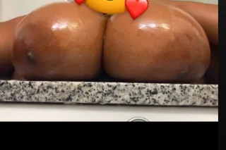 big ass and tits outcall or ca... - Image 2