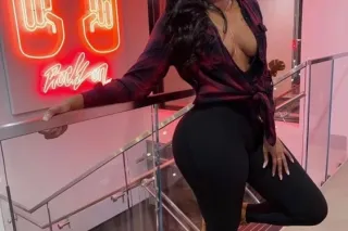 "HO ho Hoo HAPPY HOLIDAYS Stanas Lil Helper is cumming "XMAS SPECIAL 200hr OUTCALLS _ 300 2hr PARTY SPECIAL) - Image 8