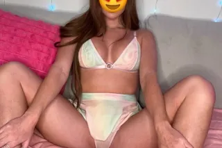 Sexy latina girl ready to plea... - Image 3