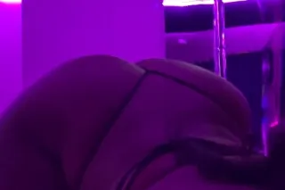 COME ENJOY 🍫 TIGHT WET PUSSSY😘... - Image 1