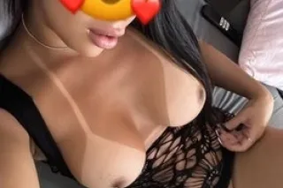 Latina joven y coqueta con lin... - Image 3