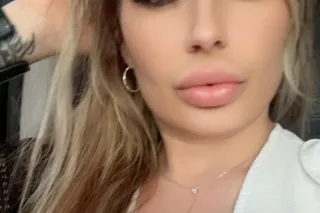 GIA MARIE IN CHANDLER LOOKING ... - Image 4