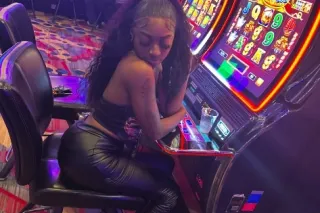 INCALL & OUT - 22 - Image 1