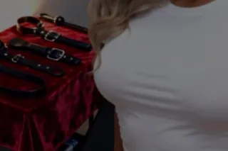 Happy Holiday Hooter's Hottie ... - Image 2