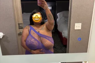 😘TAKE ME TO POUND TOWN 🤯 LEGS ... - Image 1