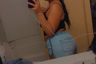 Available Come See 🩷👑 - Image 4