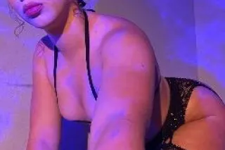 petite brunette visiting ;) - Image 3