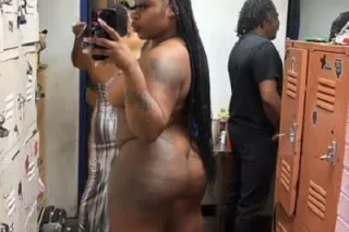 active phone number text me:+1... - Image 3