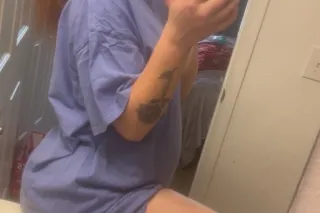 Luxury Natural Pregnant Redhea... - Image 1