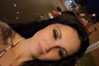 Happy Holidays Available WEEKE... - Image 4