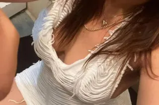 😊big ass🍑hello young girl here... - Image 1