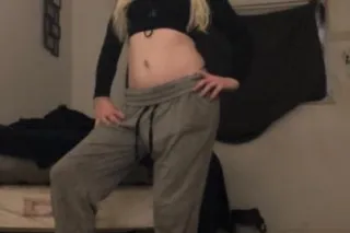 Busty Red neck beauty - Image 2