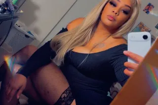 “This pussy’s throbbing. Come ruin it.” - Image 10