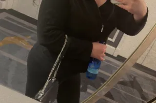 Sexy, Bubbly Brunette Bombshel... - Image 3