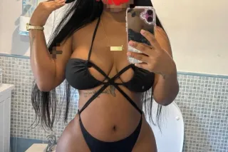 Enjoy an unforgettable moment with a charming Latina🔥❤‍🔥🍰 - Image 2