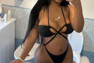 Enjoy an unforgettable moment with a charming Latina🔥❤‍🔥🍰 - Image 1