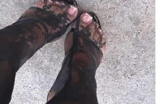 The Pretty Plug! ❄🌨🎿 Wanna Par... - Image 4