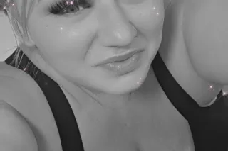 mature blonde green eyes busty... - Image 3