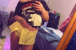 2 girls !! 🫠 available now 😈 F... - Image 4