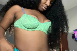 BEST PUSSY AVAILABLE NOW.💦✅ 10... - Image 2