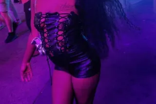 young Fun & ready to make you ... - Image 4