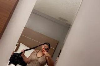 Outcalls Only 💦 - 19 - Image 1