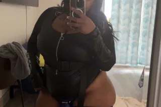 one night only 😜🙃😍💕 👯♀ - 23 - Image 1