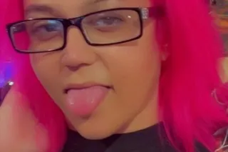 come see pinky 💦🫦👅to start you... - Image 1