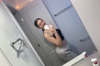 FREAKED OUT YOUNG BITCHH🤪🤪💦🩷 -... - Image 3