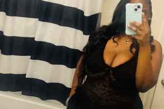 Slippery with a tight juicy🍑💦 ... - Image 2