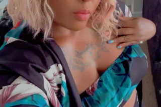 RuN a TraiN oN Me daDdY 🍓 AnY DaY AnY TiMe 🍓 wiTh LOve CanDicE🍓 SweeT KiSSes🍓 oR maYbe juSt mE, YuU, anD a GlaSs oF WiNe🍓juSt to rELaX aN UnWinD✨ - Image 2