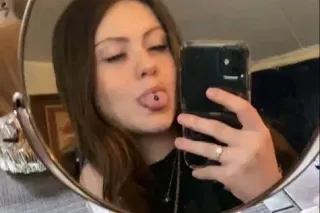 Baddie Brunette, Throat goat, ... - Image 1