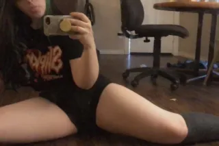 CUM C XENA N A FRIEND - Image 5